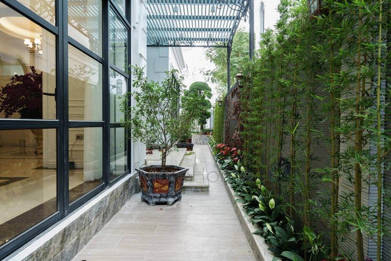 Thi công cửa kính cường lực cho tầng 1 biệt thự Hải Phòng